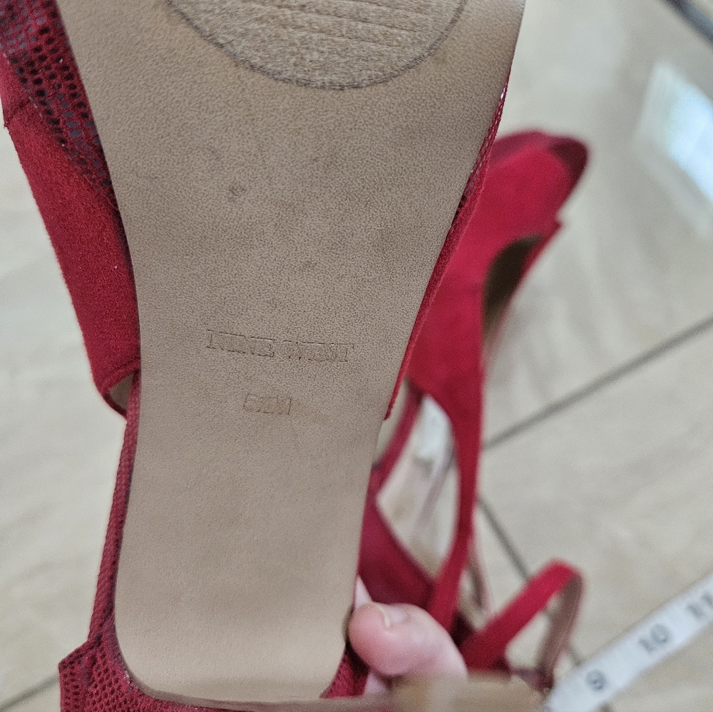 Nine West Red Heels Size 5.5 - Picture 10 of 13
